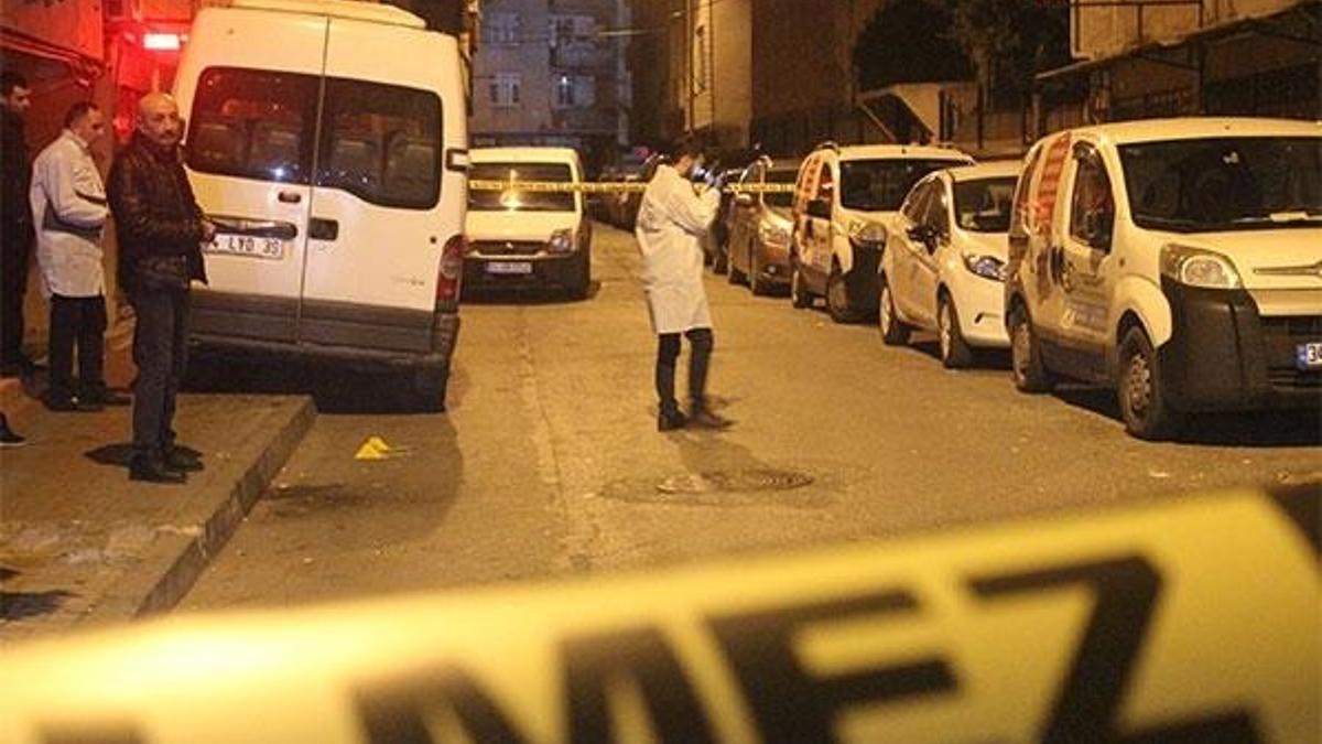 Bağcılar’da park halindeki araçlar kurşunlandı