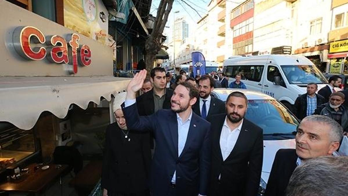 Bakan Albayrak, Üsküdar'da esnaf ziyaretinde bulundu
