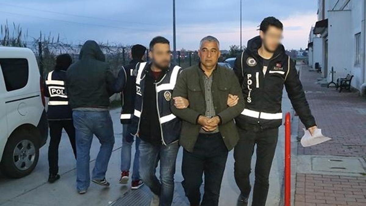 Adana merkezli 8 ilde eski polislere operasyon!