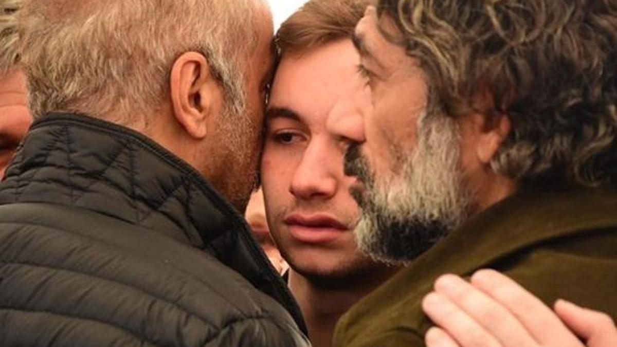Demet Akbağ'ın oğlu Ali Çika'yı Yılmaz Erdoğan teselli etti