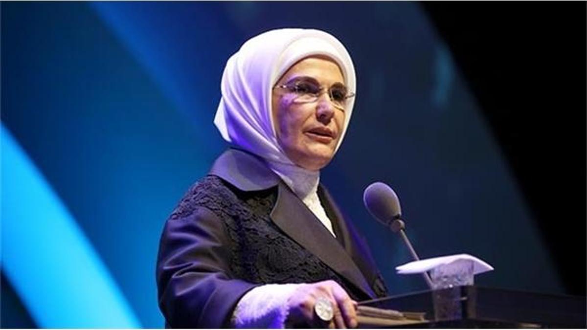 Emine Erdoğan: Cinsiyet değil inanç meselesi olduğunu anlatın