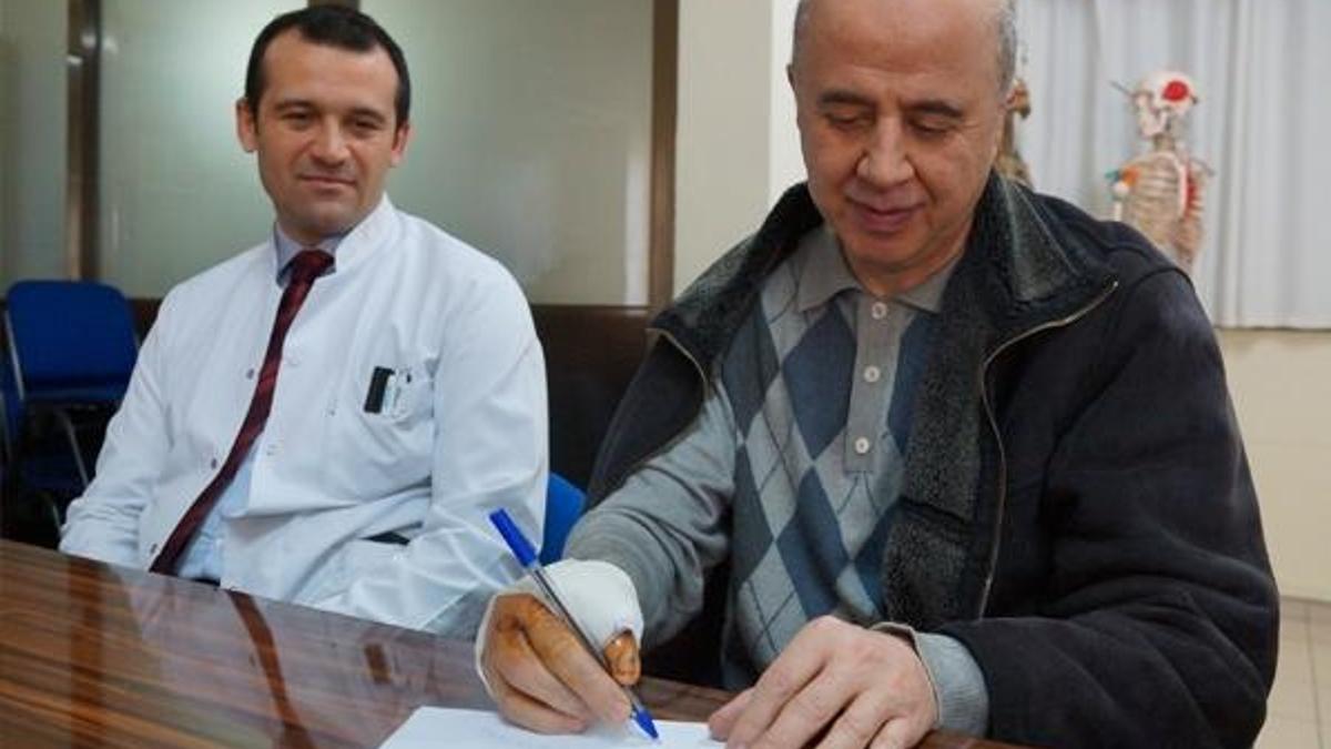 53 yıl sonra sağ elini kullanmaya başladı