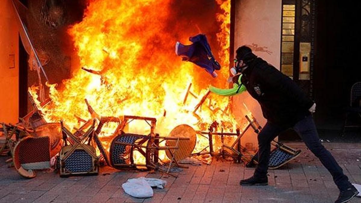 Son dakika... Fransa'da büyük kaos! Yasaklayacak
