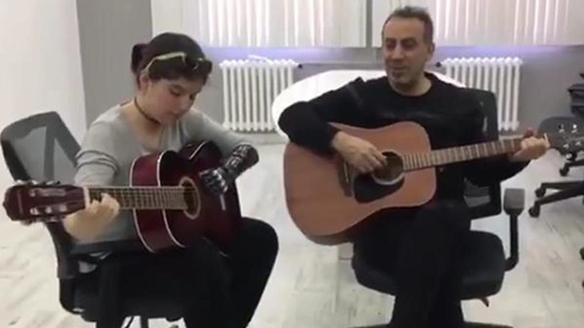 Biyonik eline kavuşup Haluk Levent’le düet yaptı