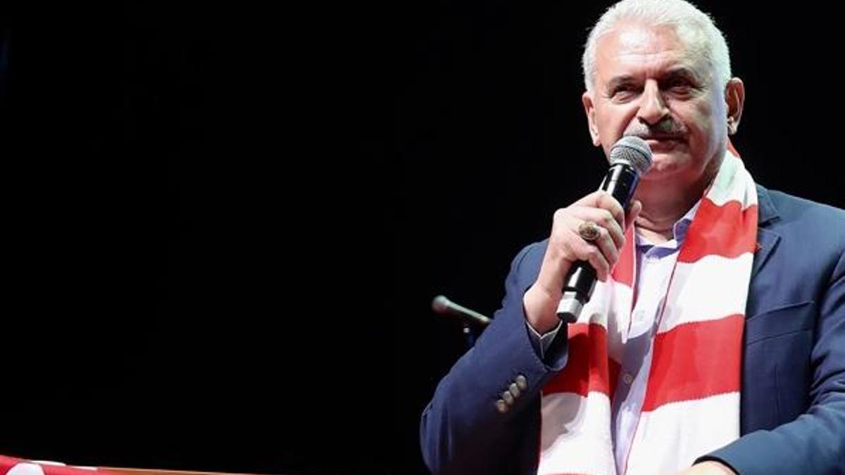 Binali Yıldırım'dan '24 saat toplu ulaşım' sözü