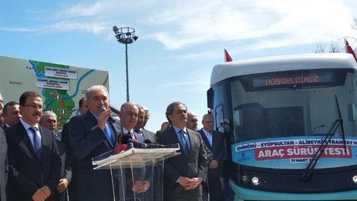 Türkiye'nin ilk yerden beslemeli tramvay hattının test sürüşüne başlandı