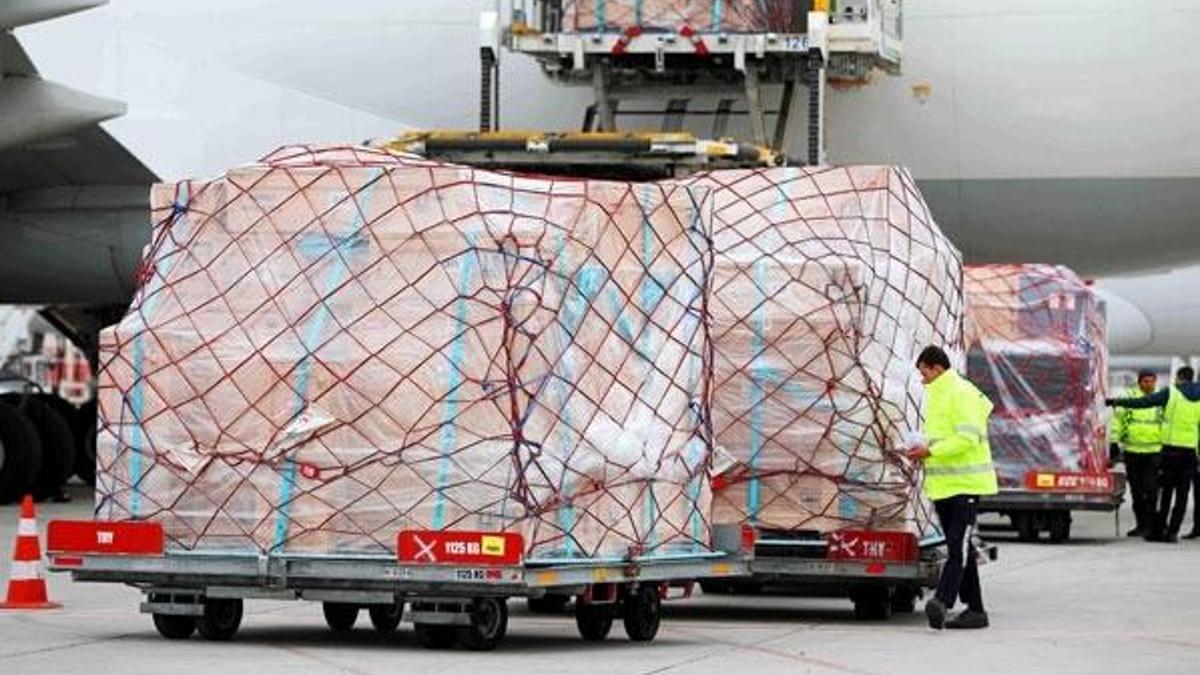 Turkish Cargo, sarayın eserlerini Japonya'ya taşıdı