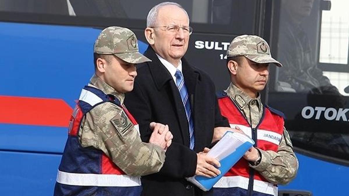 FETÖ'cü Adem Huduti'ye verilen hapis cezası az bulundu