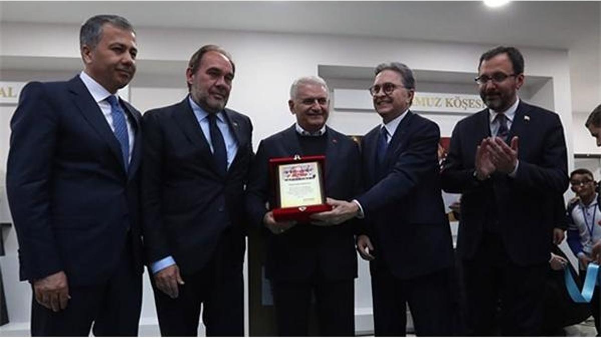 Binali Yıldırım ve Bakan Kasapoğlu, Beykoz'da iki okul açtı