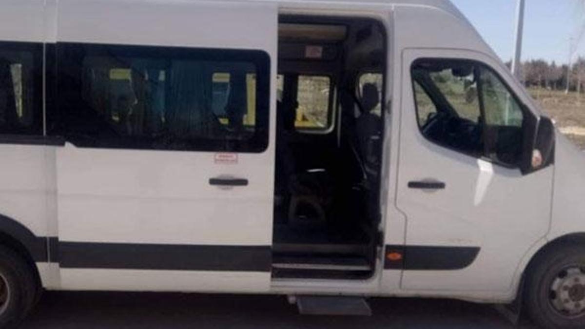 Servis minibüsünden düşen liseli kız, yaralandı