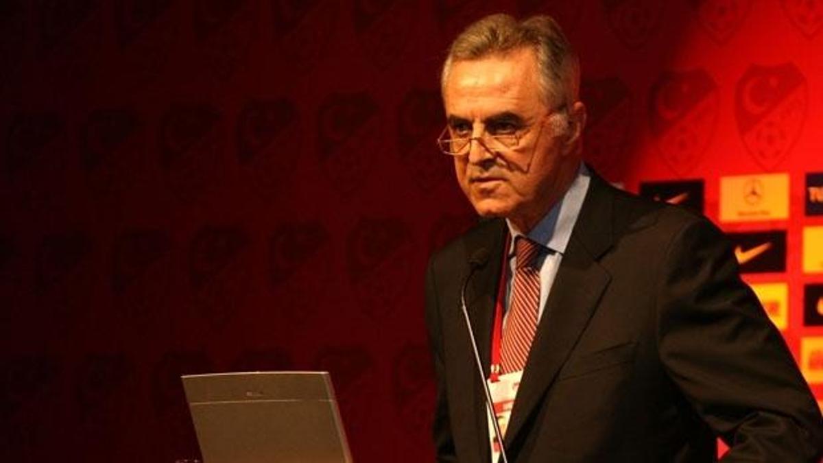 Galatasaray Özhan Canaydın'ı andı