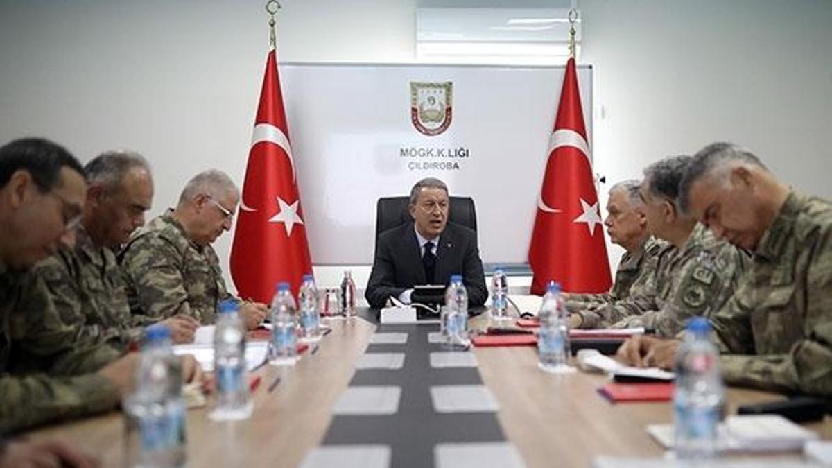 Bakan Akar ve Genelkurmay Başkanı Orgeneral Güler Suriye sınırında!