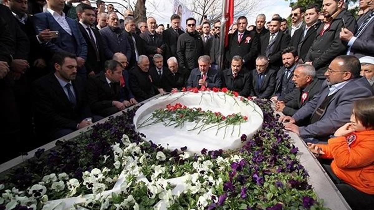 Muhsin Yazıcıoğlu, mezarı başında anıldı