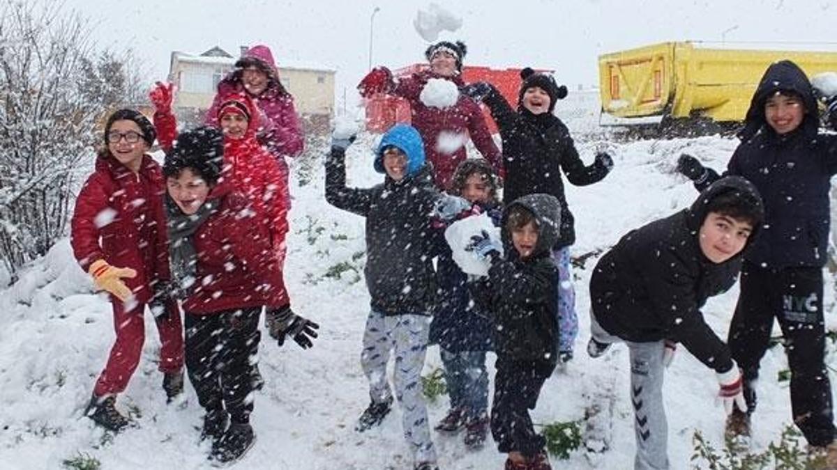 Ağrı'da eğitime kar tatili