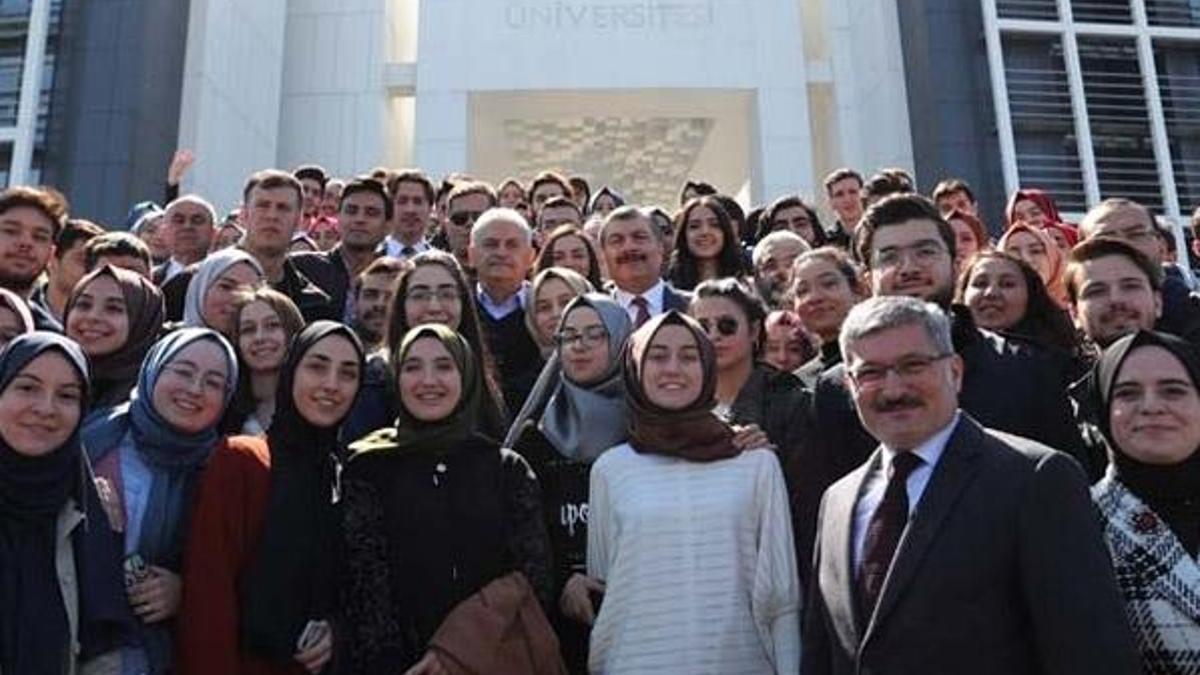 Binali Yıldırım gençlerle buluştu 'Türkiye'nin en büyüğünü İstanbul'a kuruyoruz'