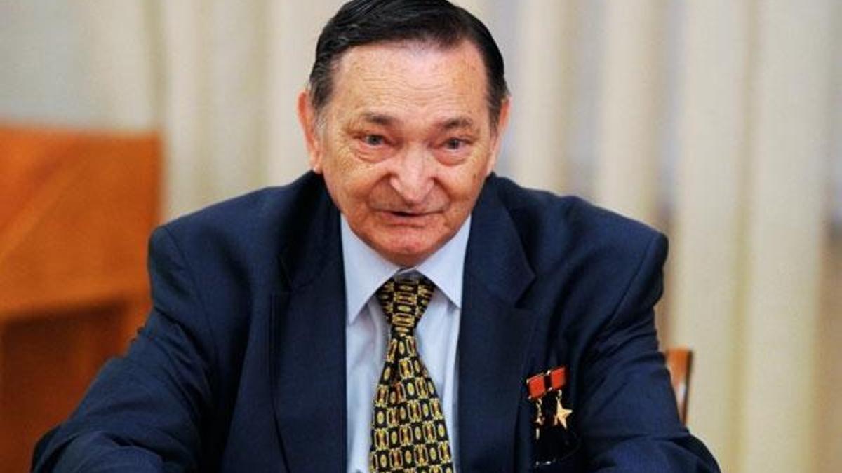 Rekor sahibi Rus kozmonot Bıkovskiy yaşamını yitirdi