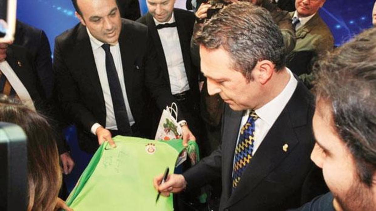 Ali Koç Galatasaray forması imzaladı