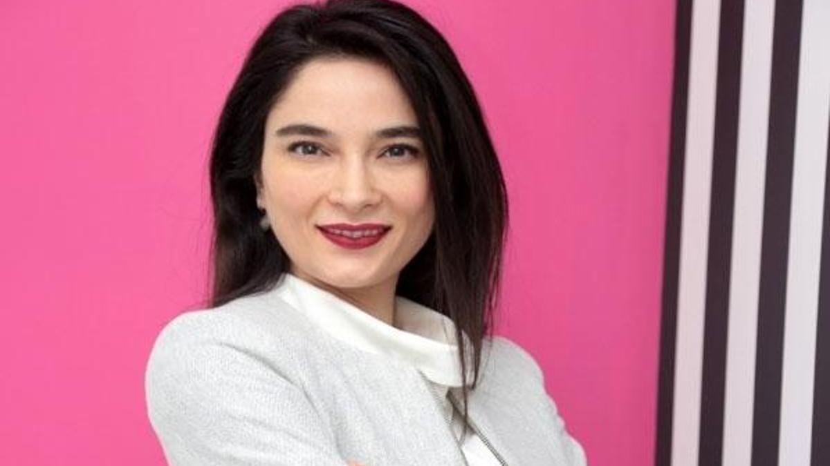 "Büyük göğüsler kamburluğa neden olabilir"