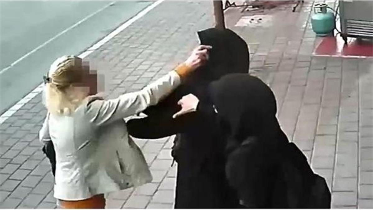 Başörtülü kadınları 'taciz ve darp' eden kişi gözaltına alındı