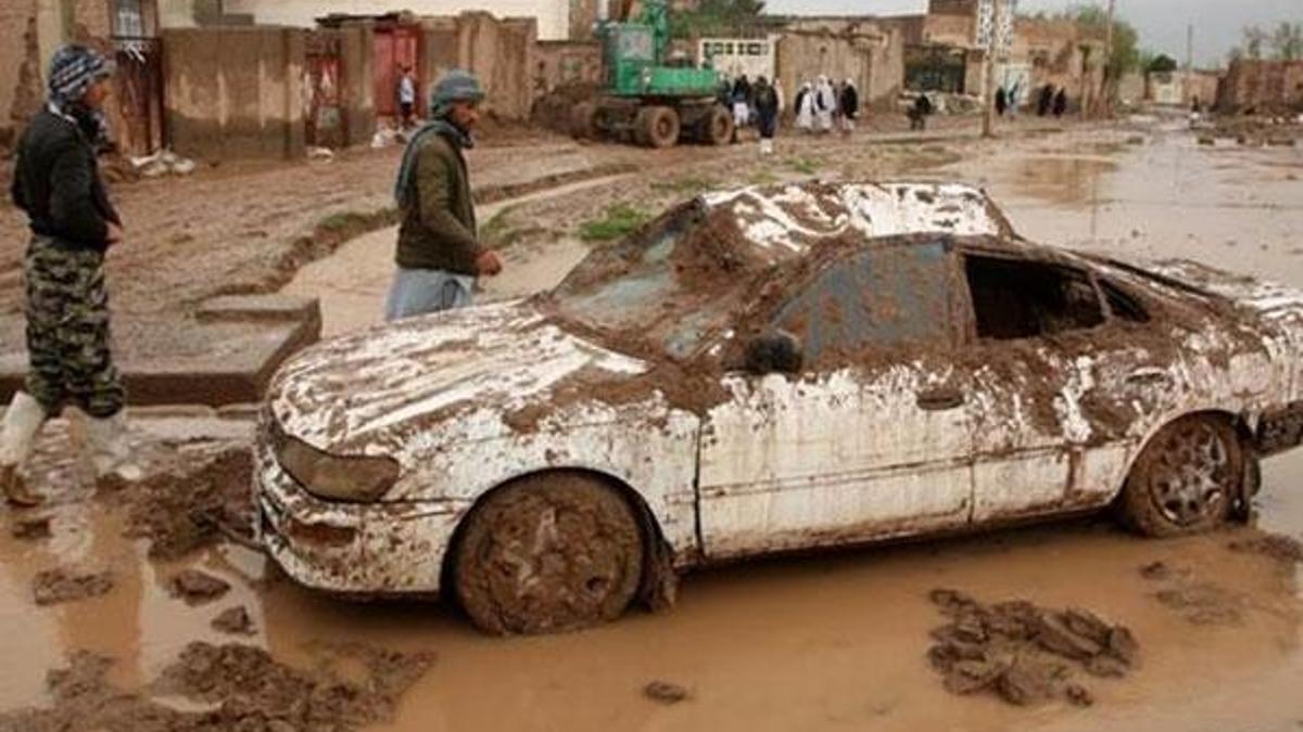 O ülkede sel felaketi: 15 ölü