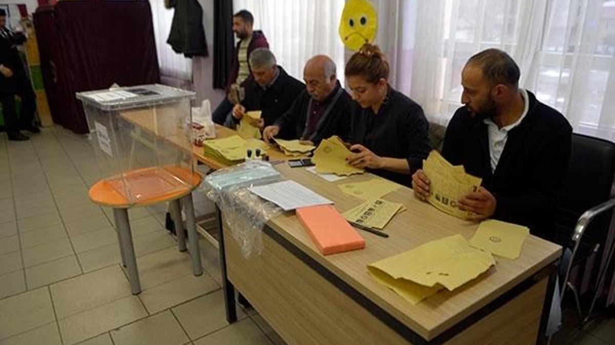 Türkiye sandık başında! Oy verme işlemi başladı