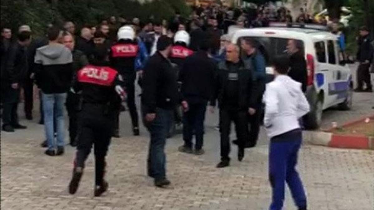 Taşlı sopalı kavga! Yaralılar var
