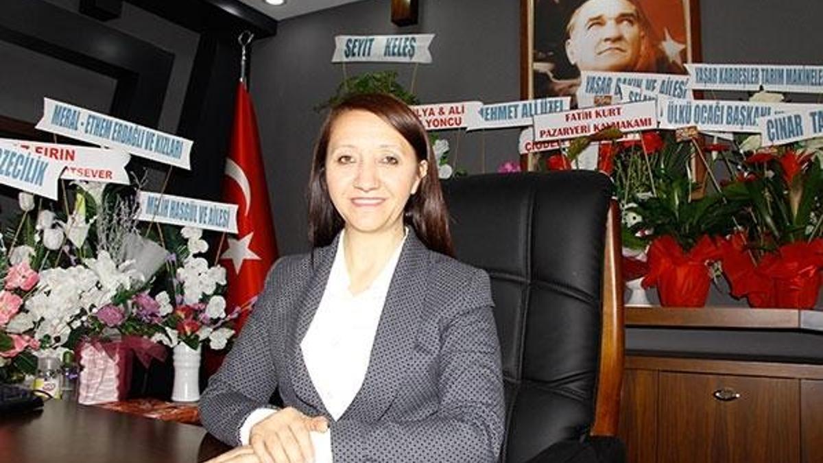 Sekreter olarak geldiği belediyenin başkanı oldu