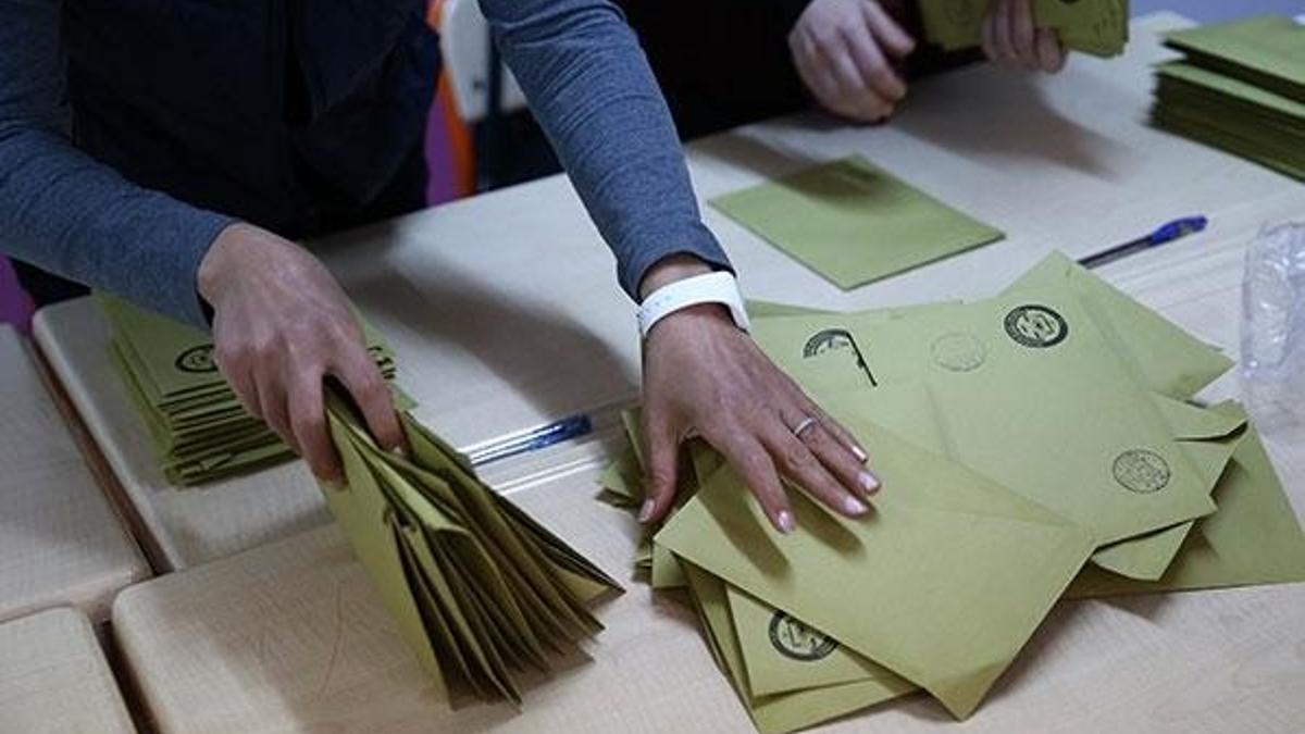 Elazığ'ın Karakoçan ilçesi'nde kazanan AK Parti oldu