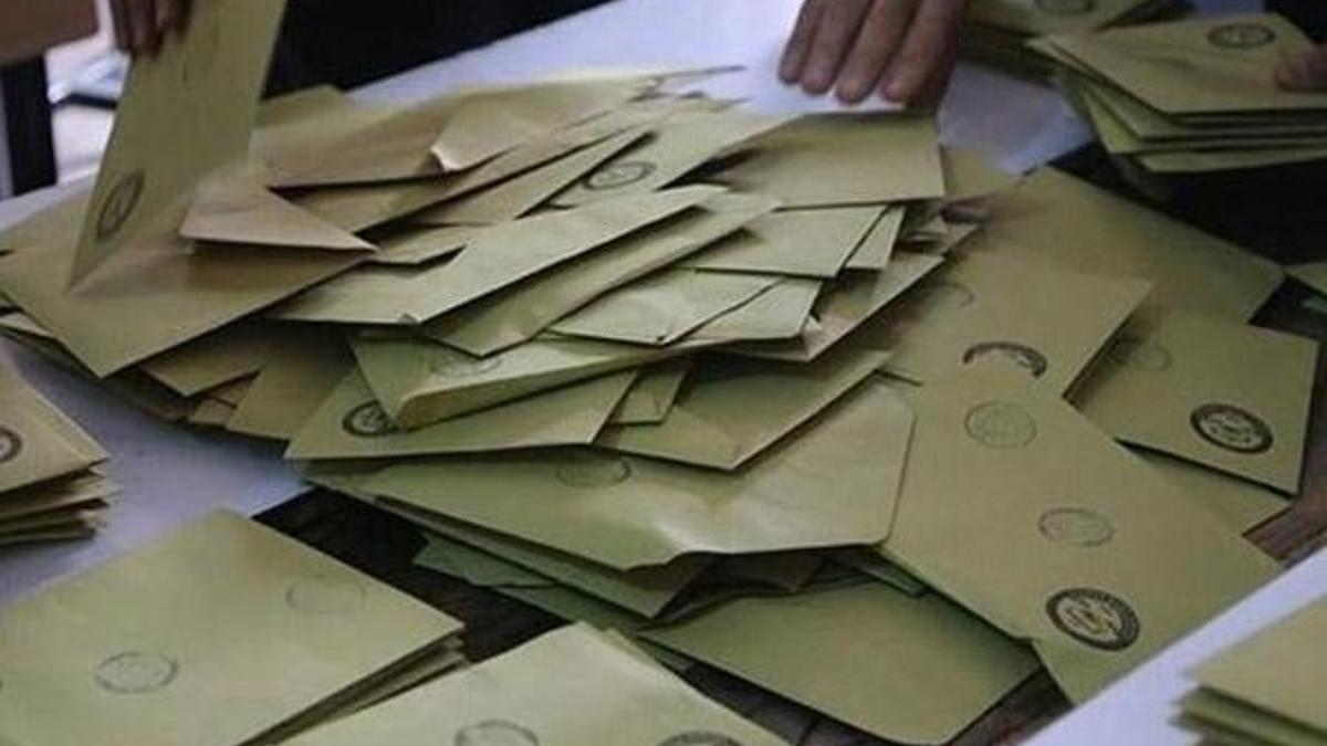 CHP İstanbul'un 13 ilçesi için İl Seçim Kurulu'na başvurdu