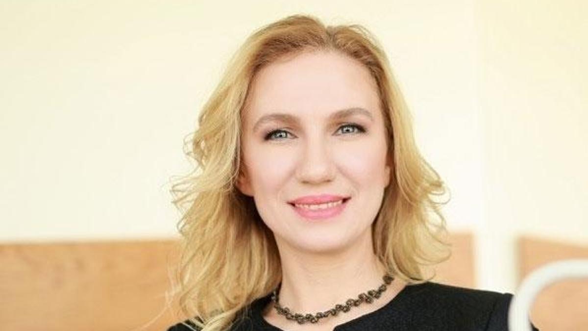 Kadınlarda göz makyajına dikkat