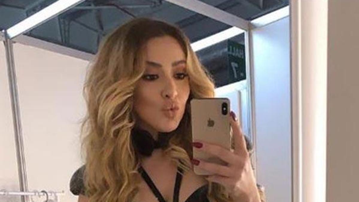 Hadise'den iddialı kostüm!