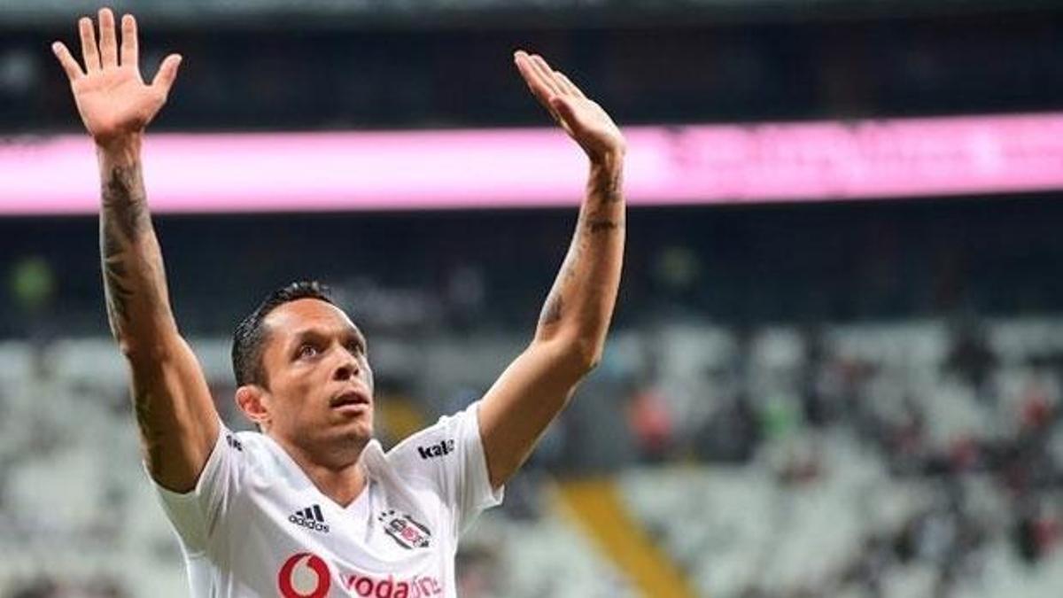 Beşiktaş'ta Adriano seferberliği!