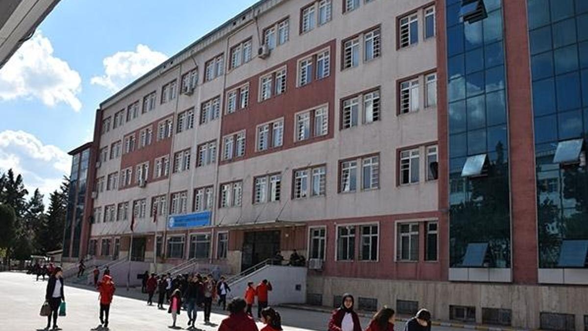 Kimyasal madde şakası öğrencileri hastanelik etti