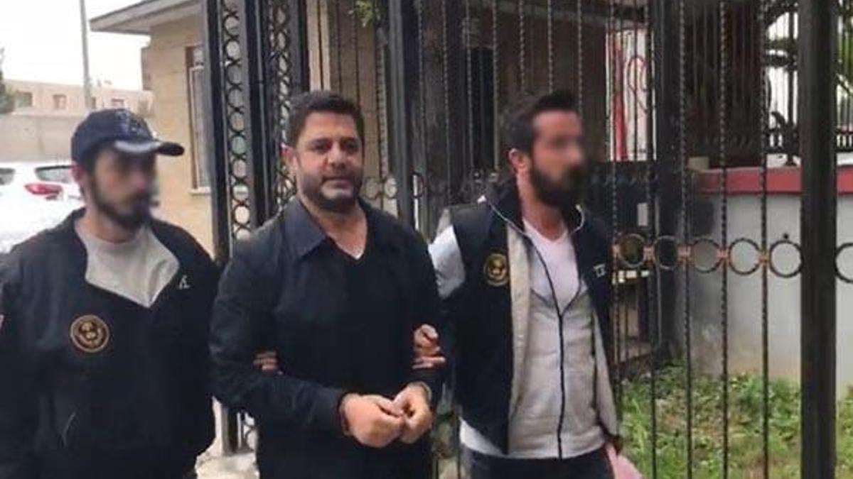 İzmir'de FETÖ'nün aranan "mahrem abisi" sahte kimlikle yakalandı
