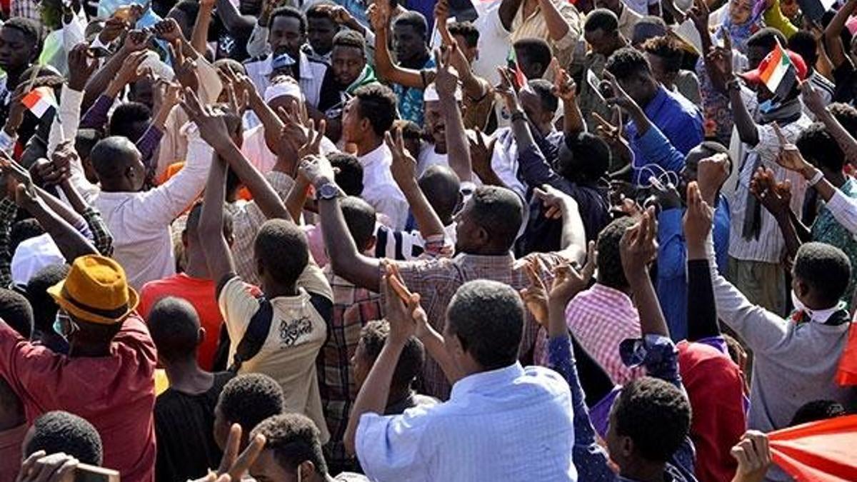 Sudan İstihbarat Başkanı istifa etti