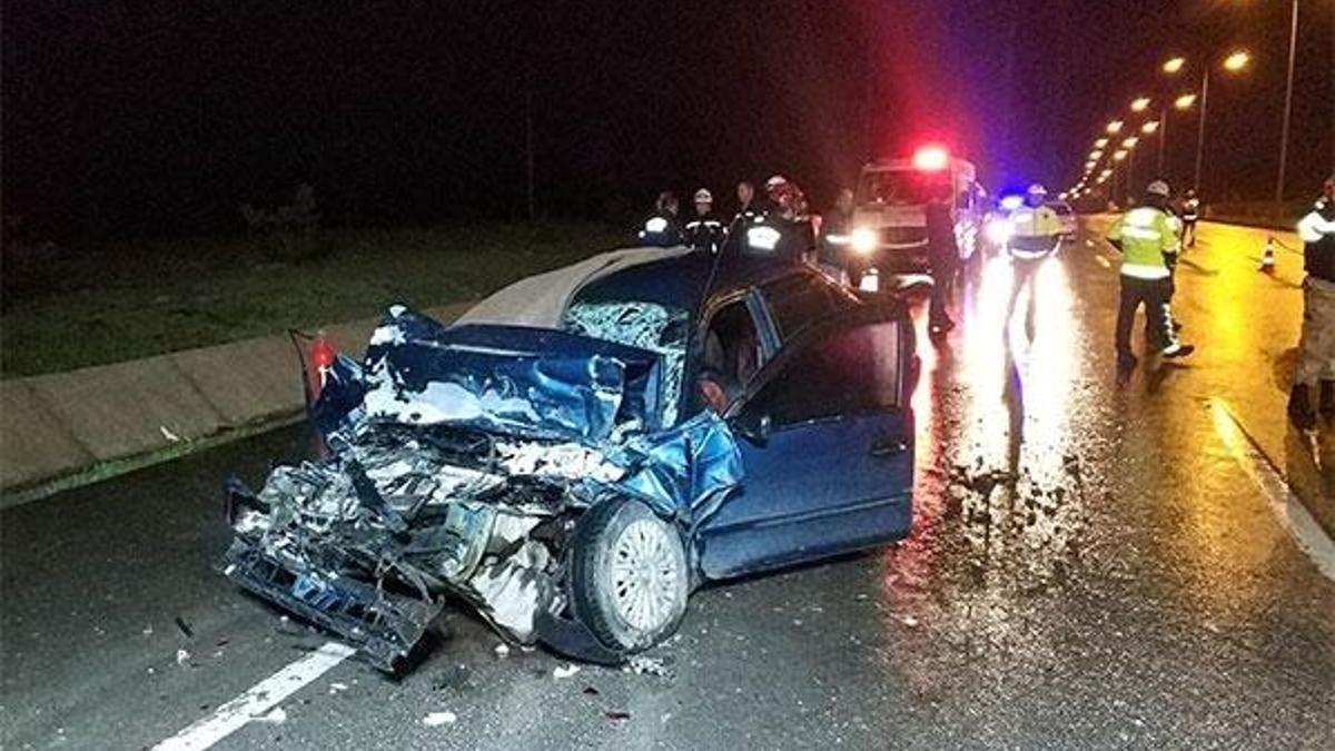 Samsun'da otomobil tıra arkadan çarptı: 2 ölü, 1 yaralı