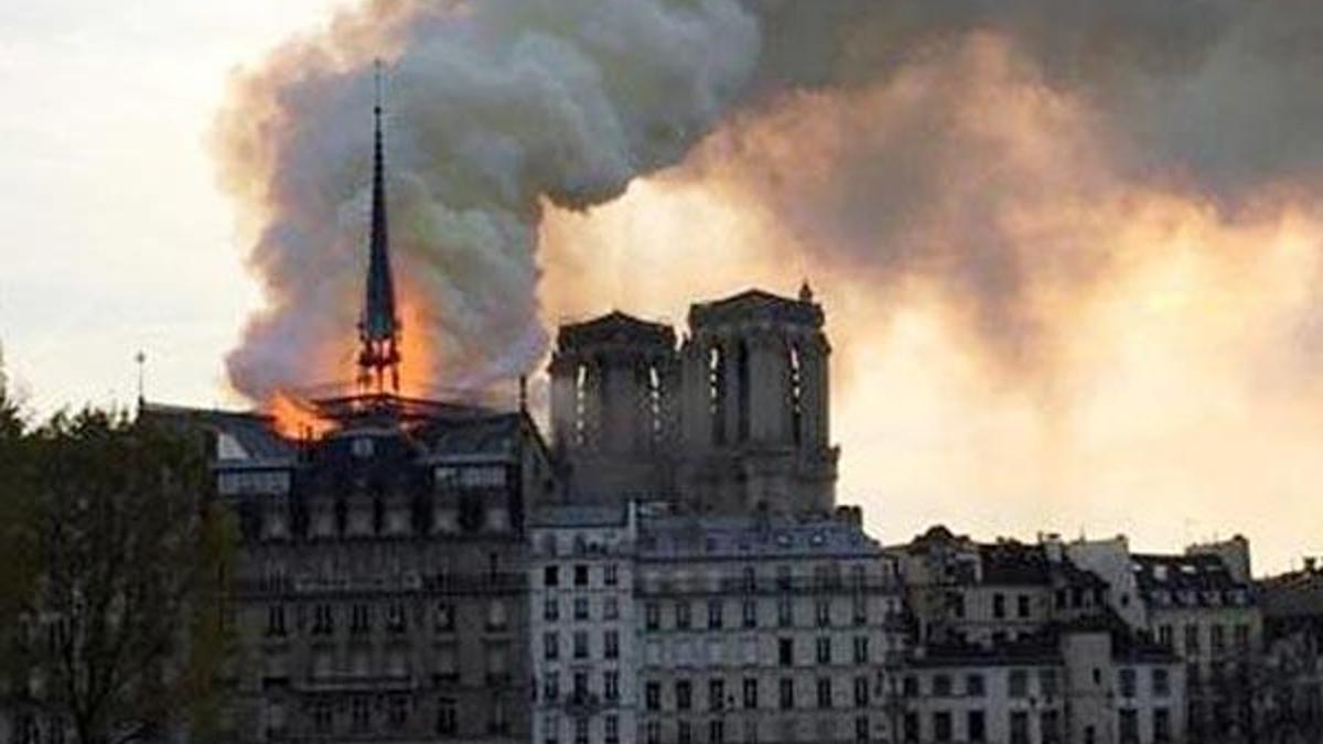 Son dakika | Paris'te tarihi Notre Dame Katedrali'nde korkunç yangın! Küle döndü...