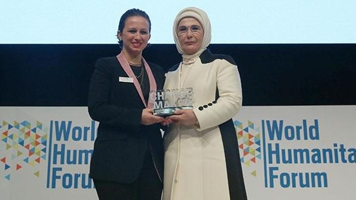 Emine Erdoğan'a ‘Fark Yaratan’ ödülü