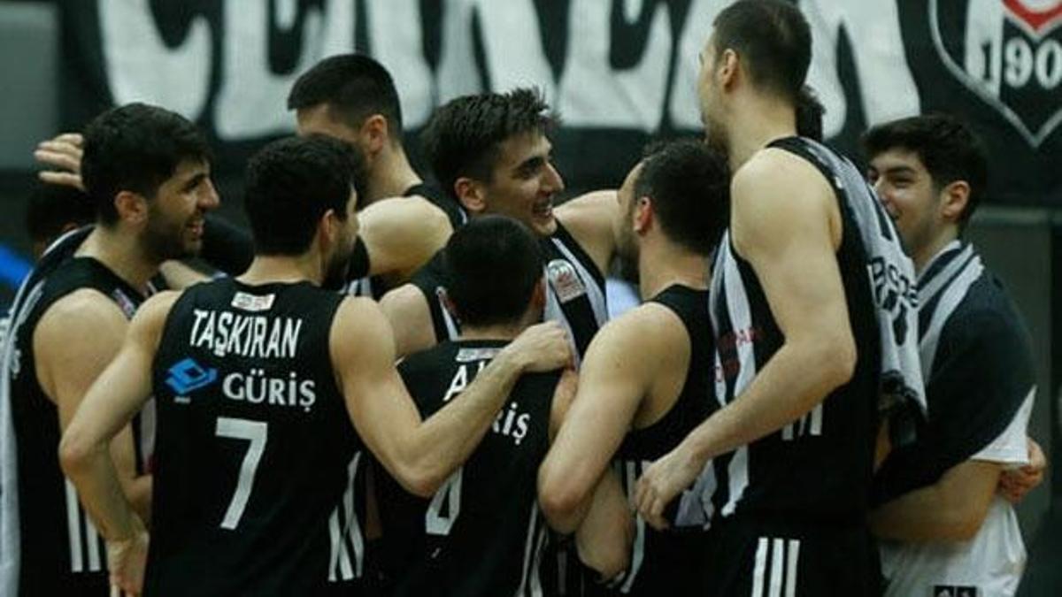 Beşiktaş'ta kriz büyüyor! İdmanda protesto...