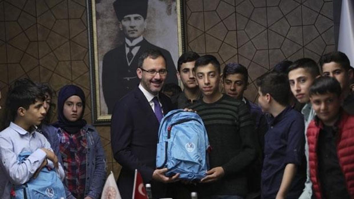 Bakan Kasapoğlu, Şırnaklı öğrencilerle buluştu