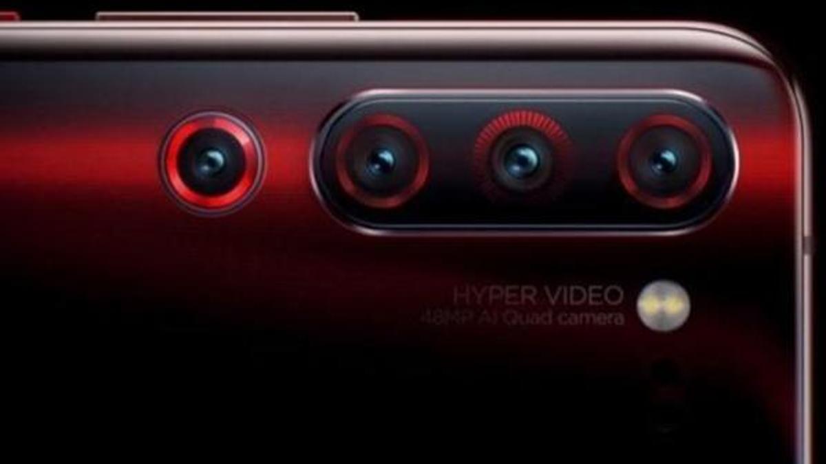 Lenovo'dan 4 kameralı telefon geldi