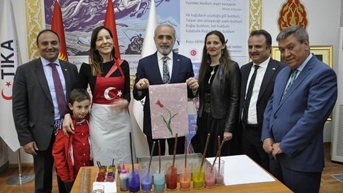 Yalçın Topçu Bişkek'te ebru sergisi açtı