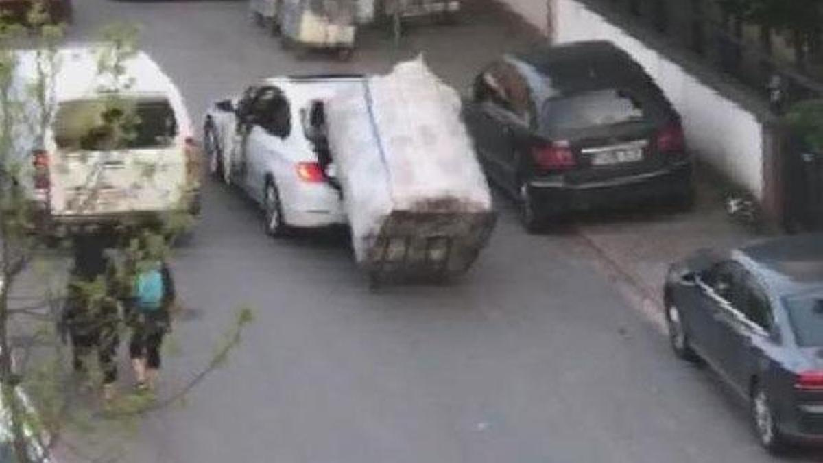 Günün en güzel karesi! Yokuşu çıkamayan çocuğa...