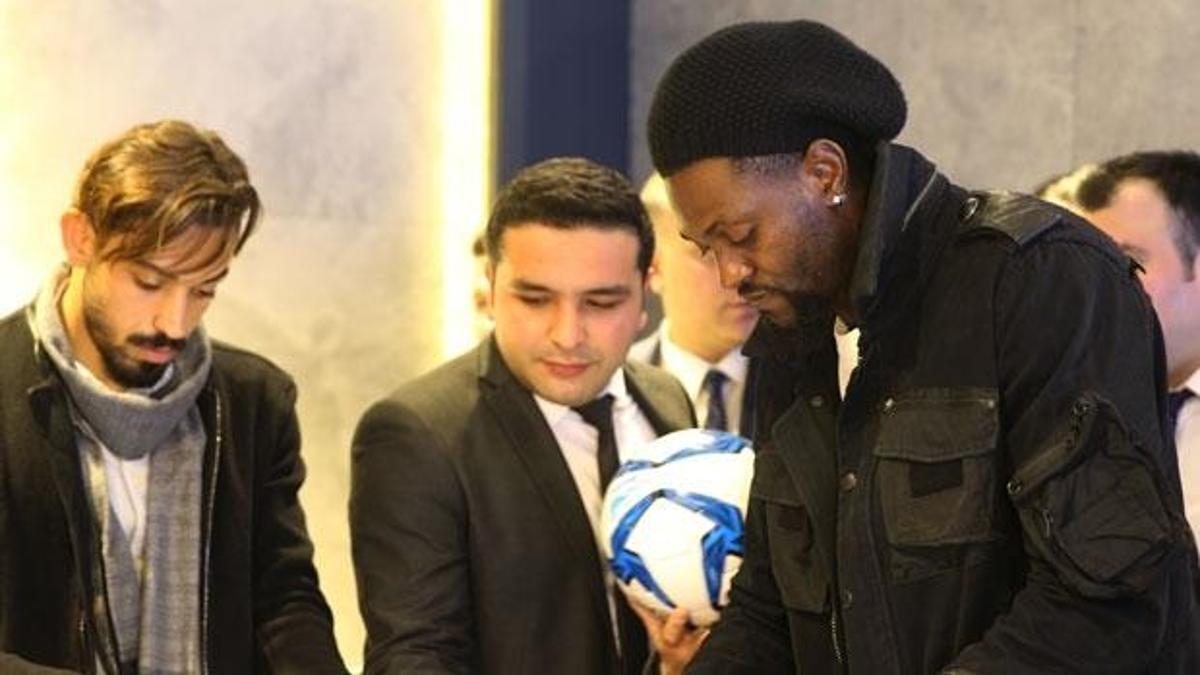 Adebayor: Eşime ölmek üzere olduğumu söyledim