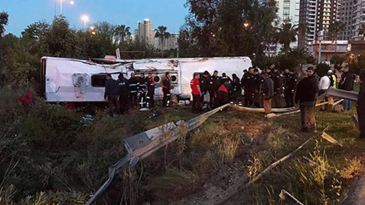 Son dakika... Adana'da otobüs devrildi! Ölü ve yaralılar var