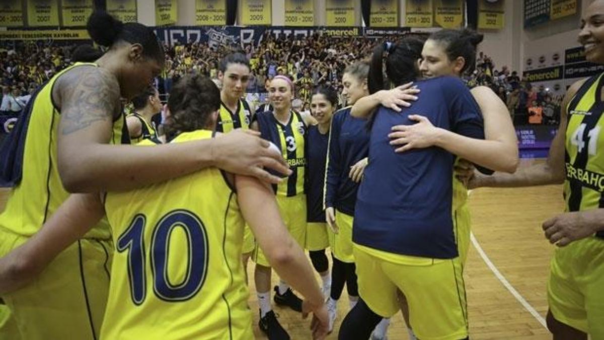 Fenerbahçe Galatasaray'ı devirip finalist oldu!