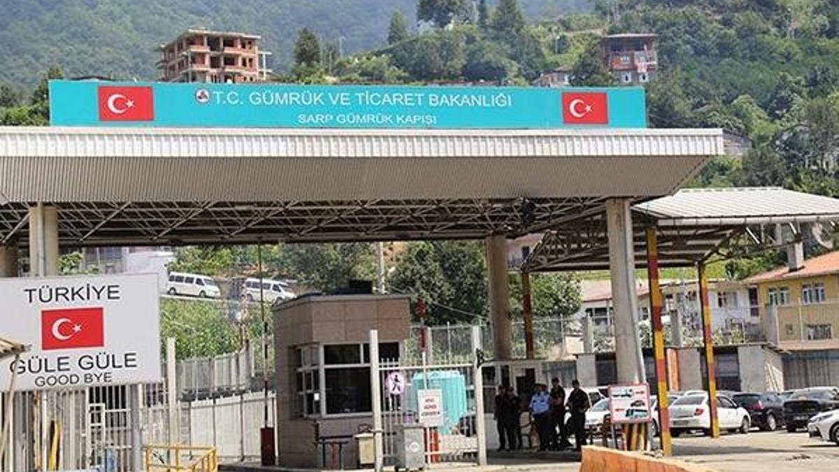 Gürcistan'a eski kimlikle gidilemeyecek