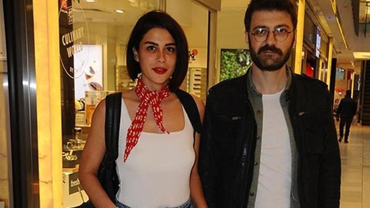 Asena ve Şahin'den el ele alışveriş