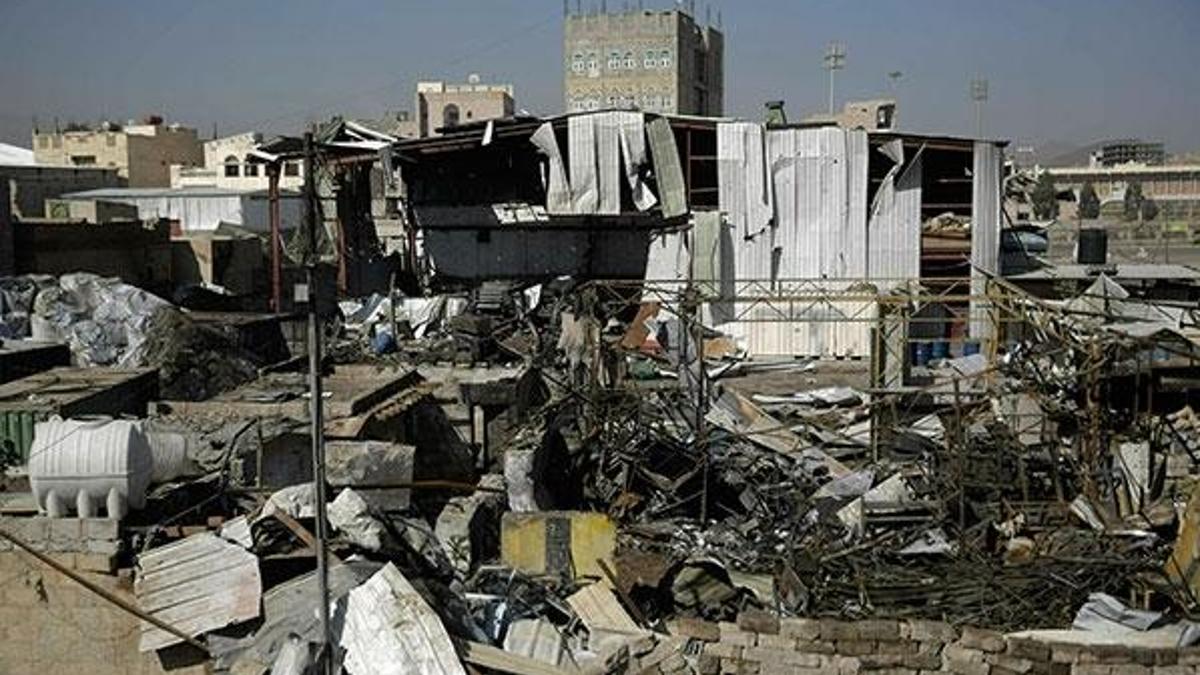 Yemen'de tahıl depolarına ateş açıldı