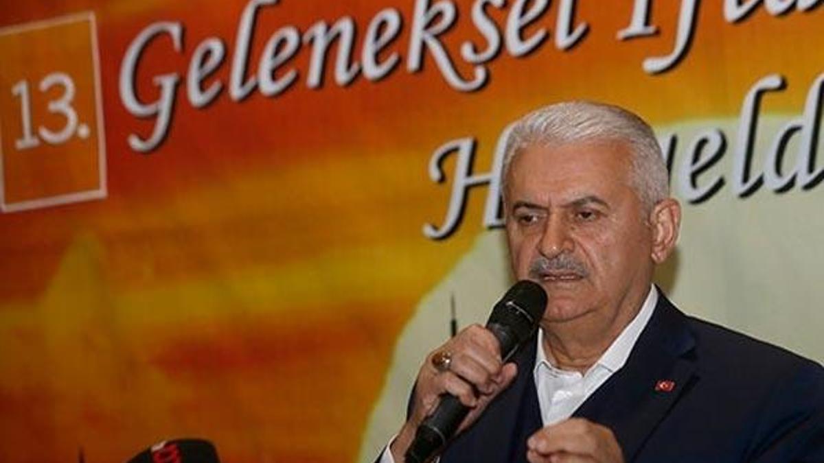 Binali Yıldırım, hal esnafıyla iftarda bir araya geldi